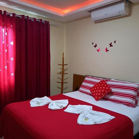 Quartos Em Casa In Caxias Da Paraiso 卡希亚斯公爵城 外观 照片
