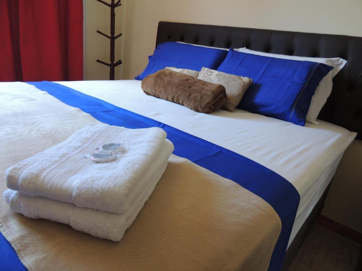 Quartos Em Casa In Caxias Da Paraiso 卡希亚斯公爵城 外观 照片