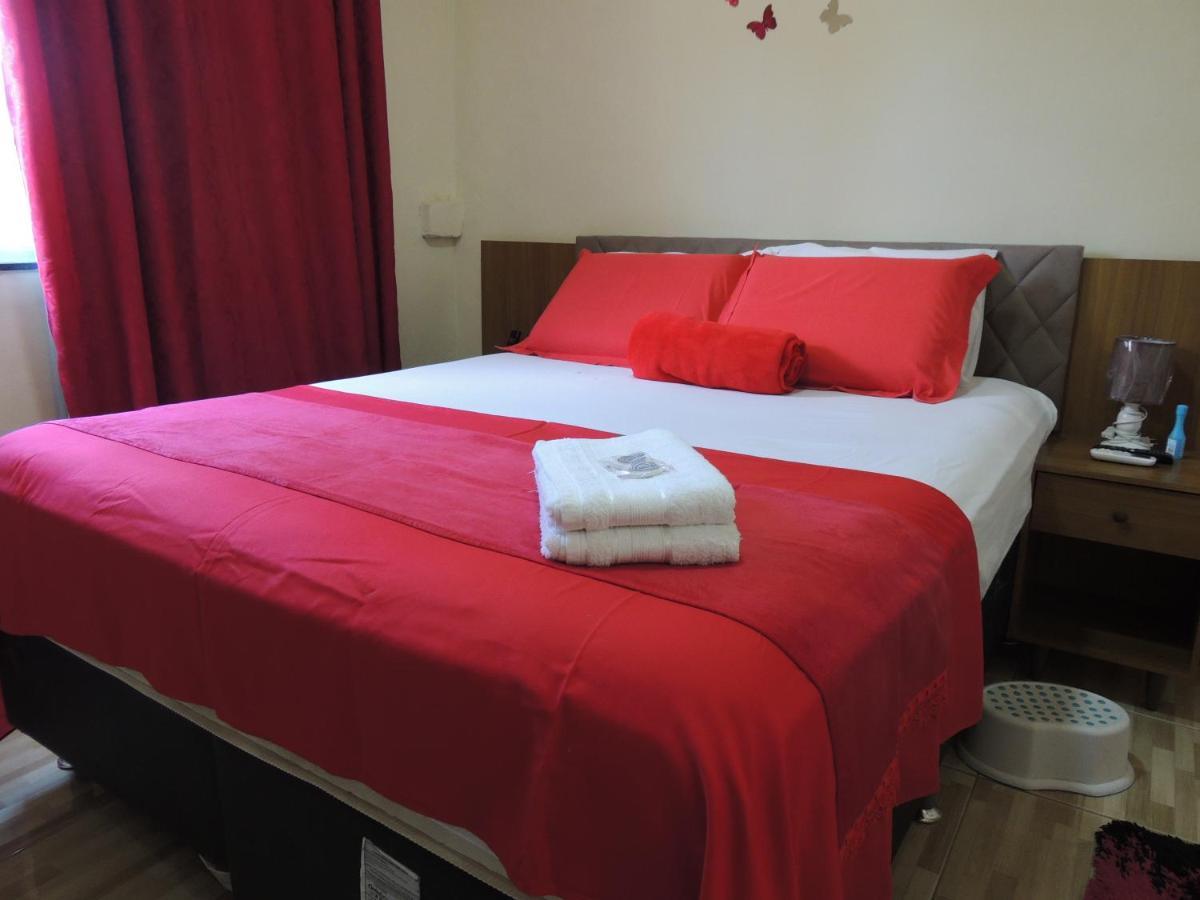 Quartos Em Casa In Caxias Da Paraiso 卡希亚斯公爵城 外观 照片