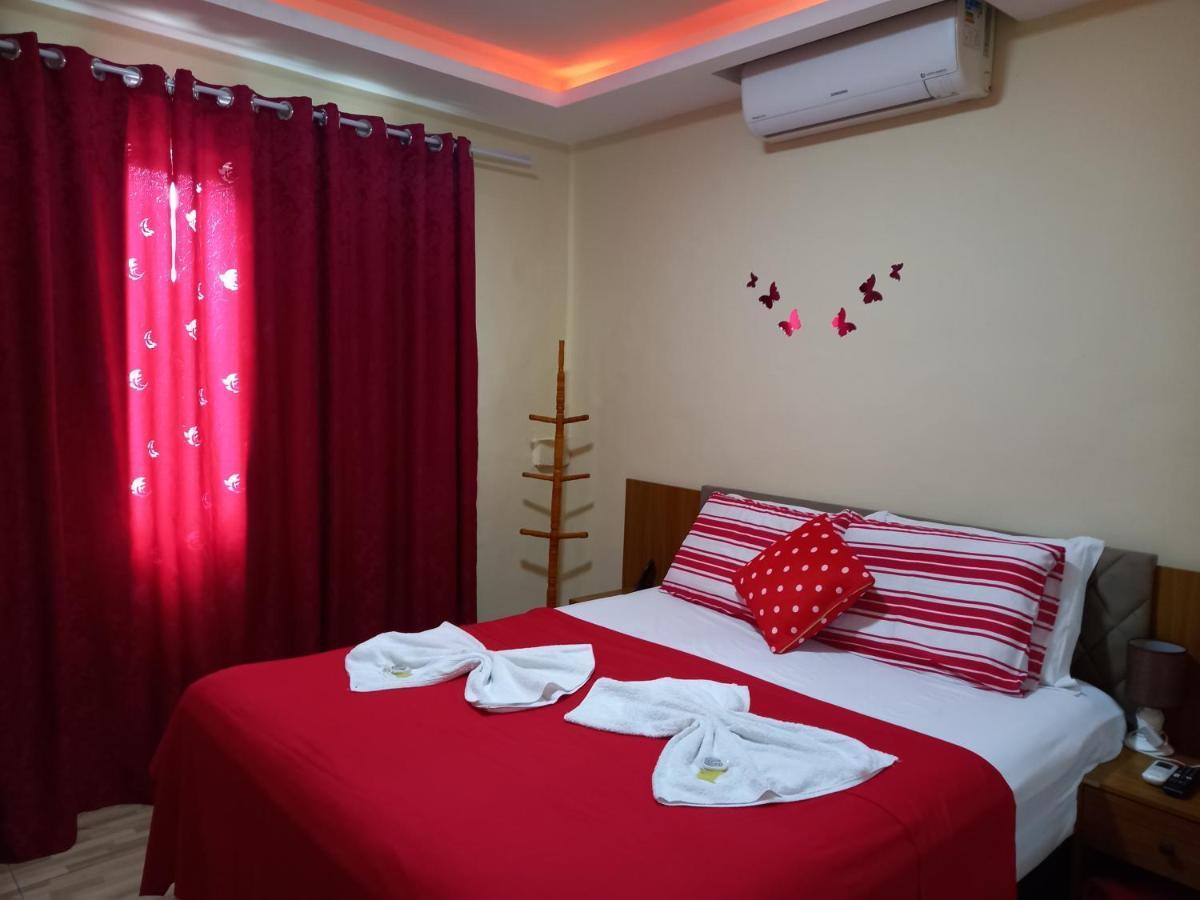Quartos Em Casa In Caxias Da Paraiso 卡希亚斯公爵城 外观 照片