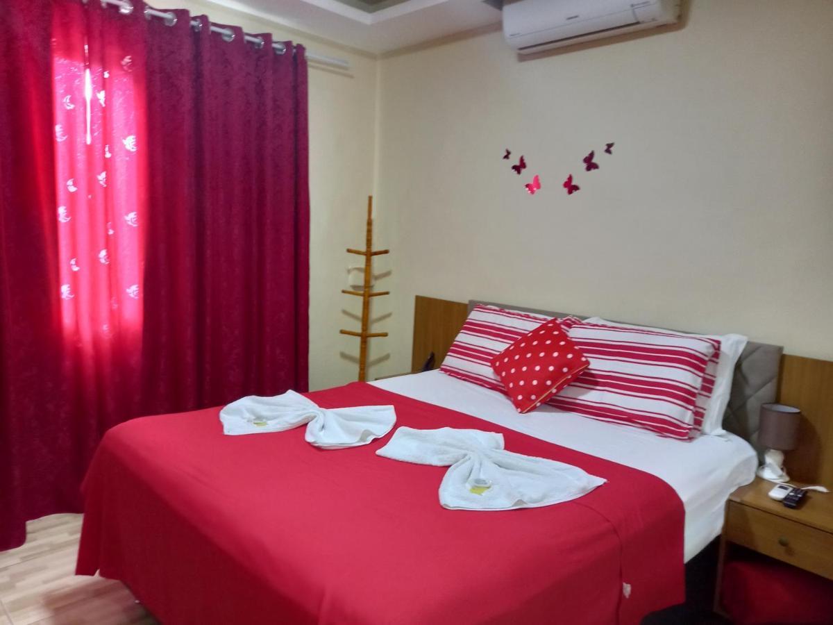 Quartos Em Casa In Caxias Da Paraiso 卡希亚斯公爵城 外观 照片