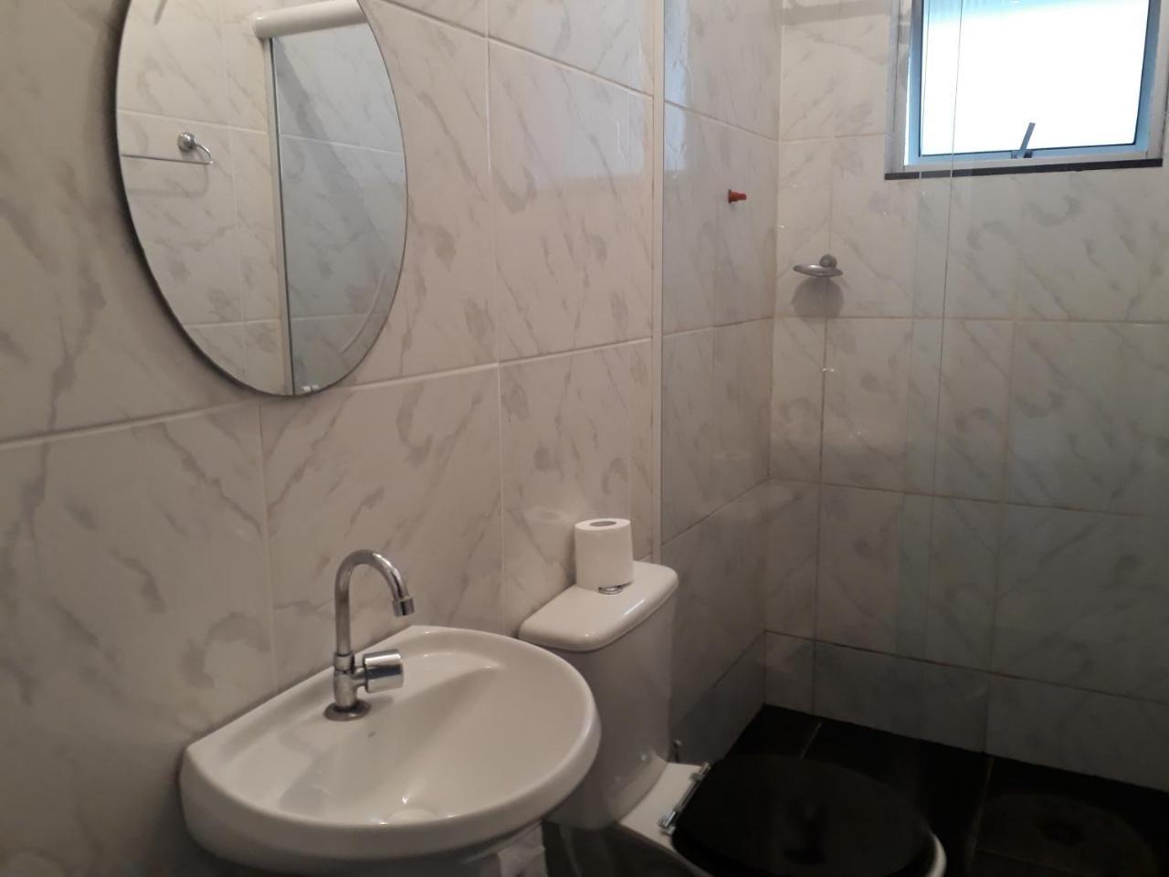 Quartos Em Casa In Caxias Da Paraiso 卡希亚斯公爵城 外观 照片