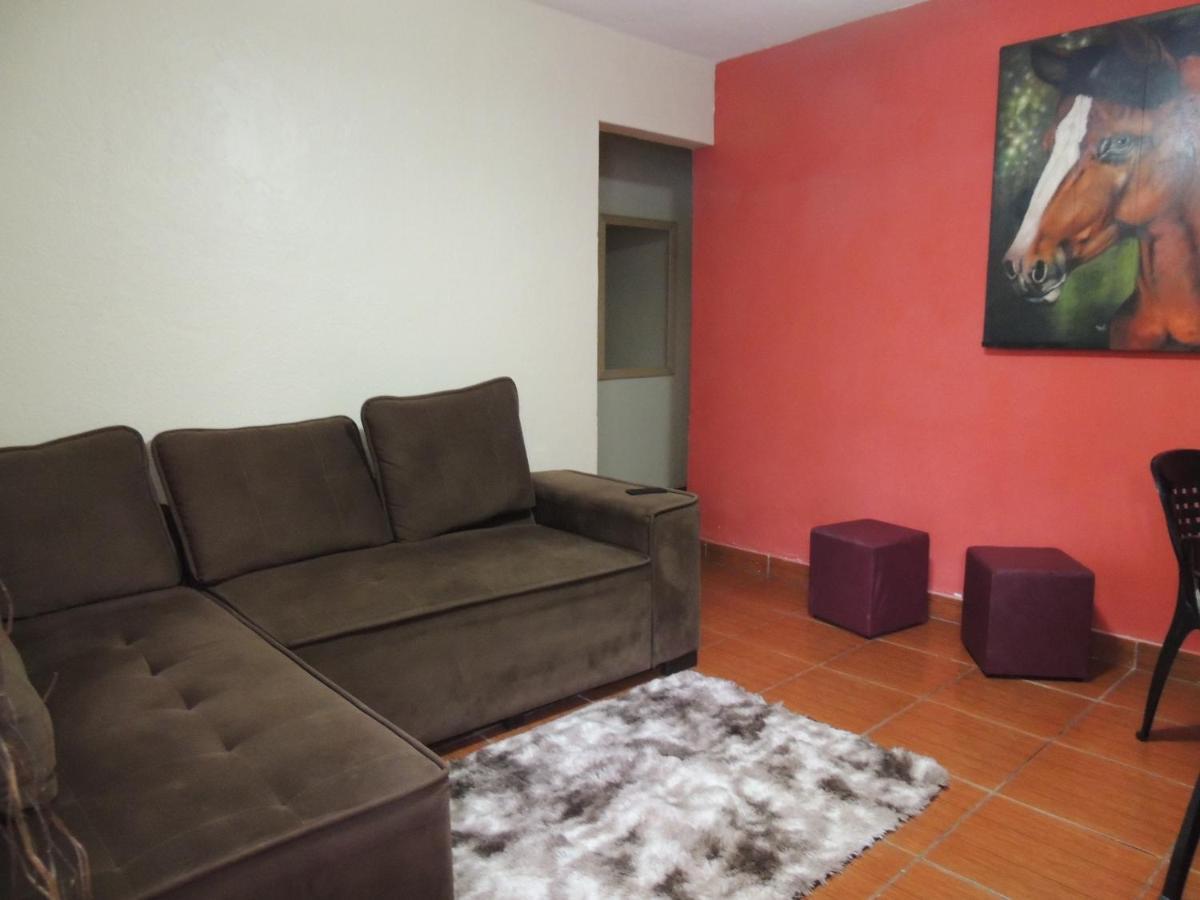 Quartos Em Casa In Caxias Da Paraiso 卡希亚斯公爵城 外观 照片