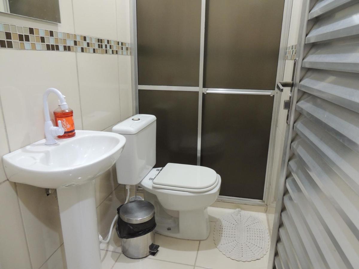 Quartos Em Casa In Caxias Da Paraiso 卡希亚斯公爵城 外观 照片